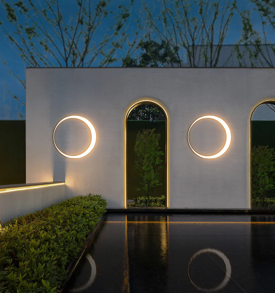 Circular Outdoor Wall Lamp With Ring Shaped Light Frame - Image 7