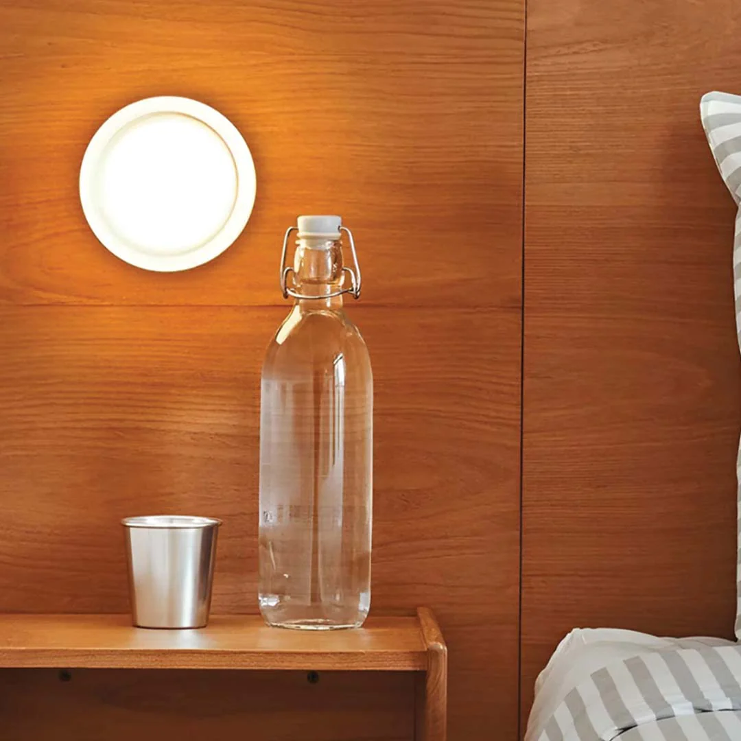 Compact Glass Wall Lamp - Image 4