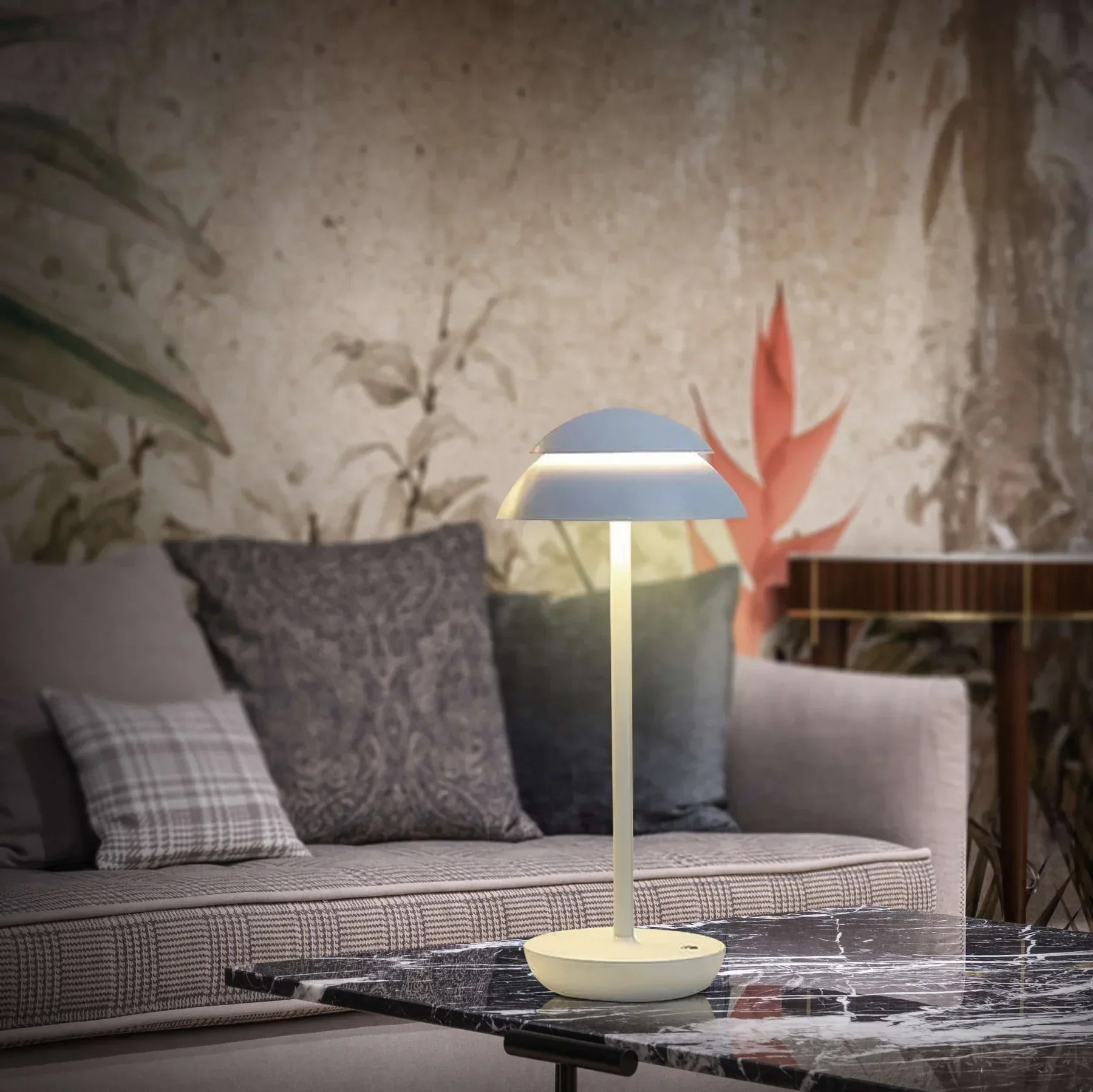 Cordless Dimmable Aluminum Table Lamp - Image 4