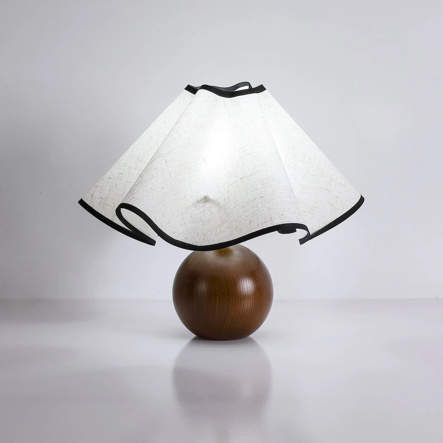 Elegant Wave Shade Table Lamp - Image 17