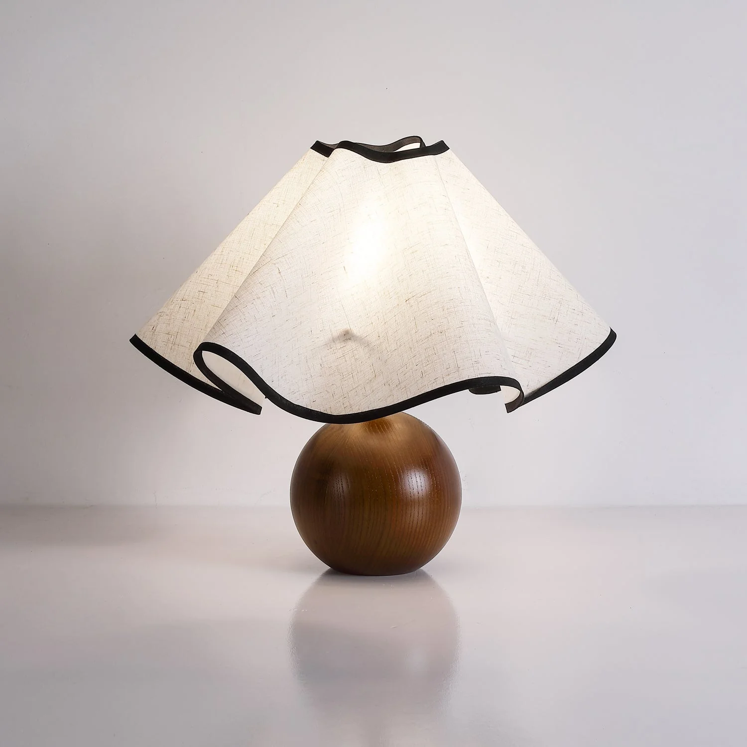 Elegant Wave Shade Table Lamp - Image 19