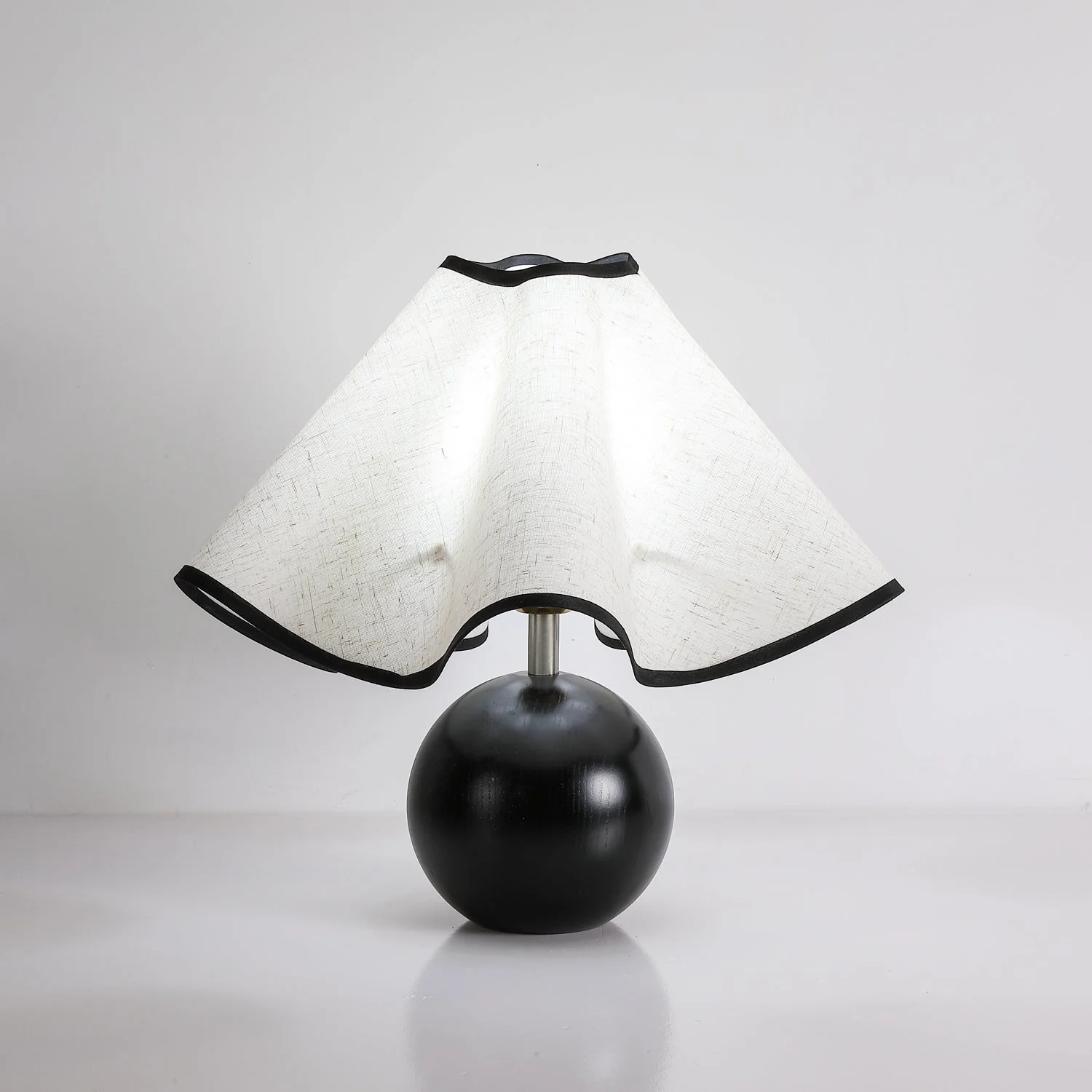 Elegant Wave Shade Table Lamp - Image 21