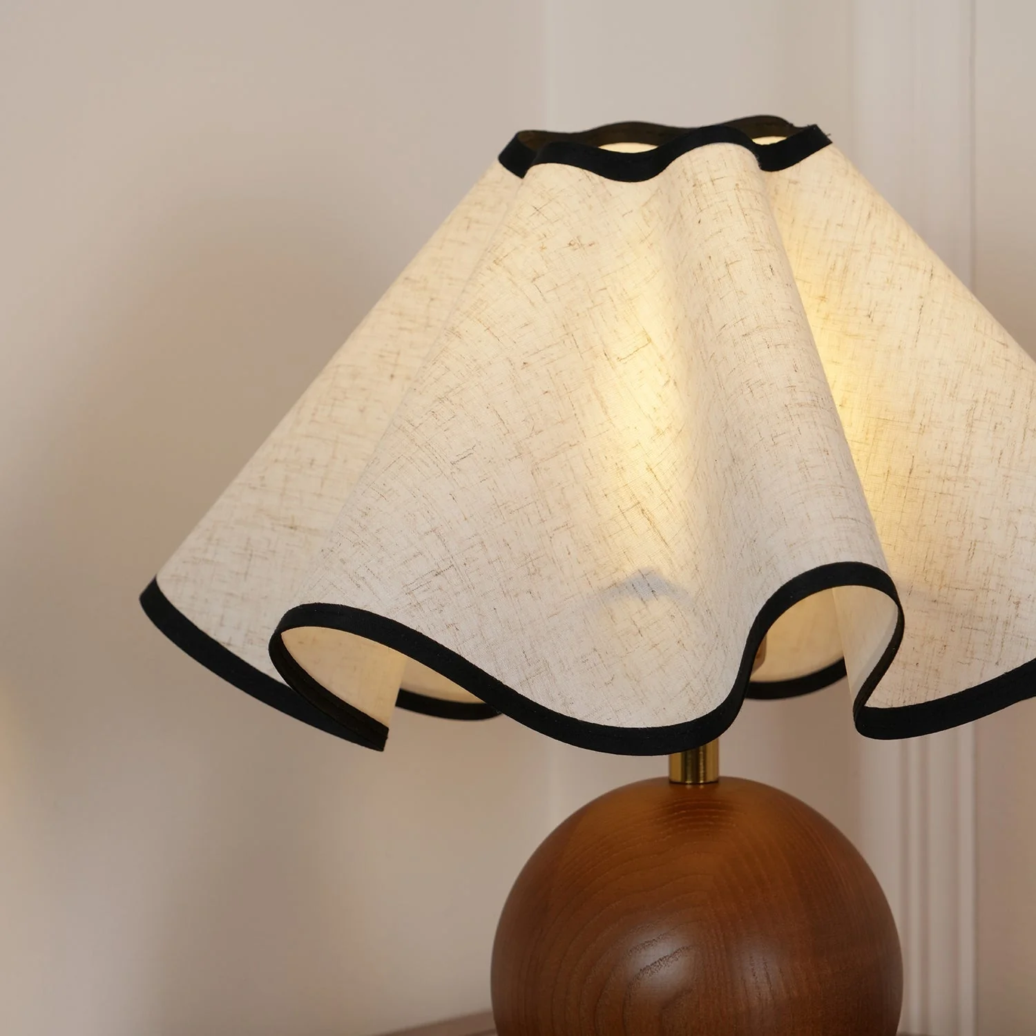 Elegant Wave Shade Table Lamp - Image 30