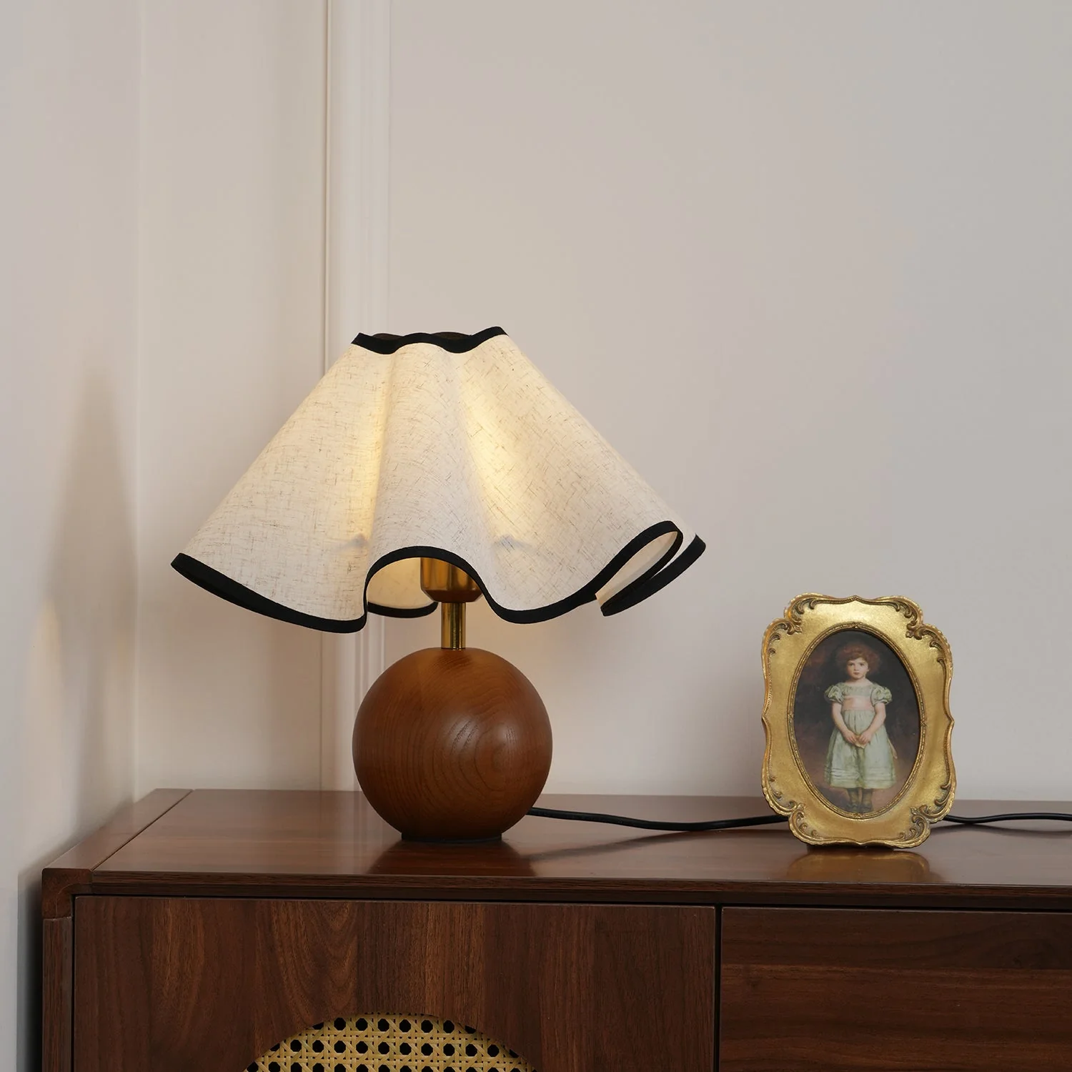 Elegant Wave Shade Table Lamp - Image 31