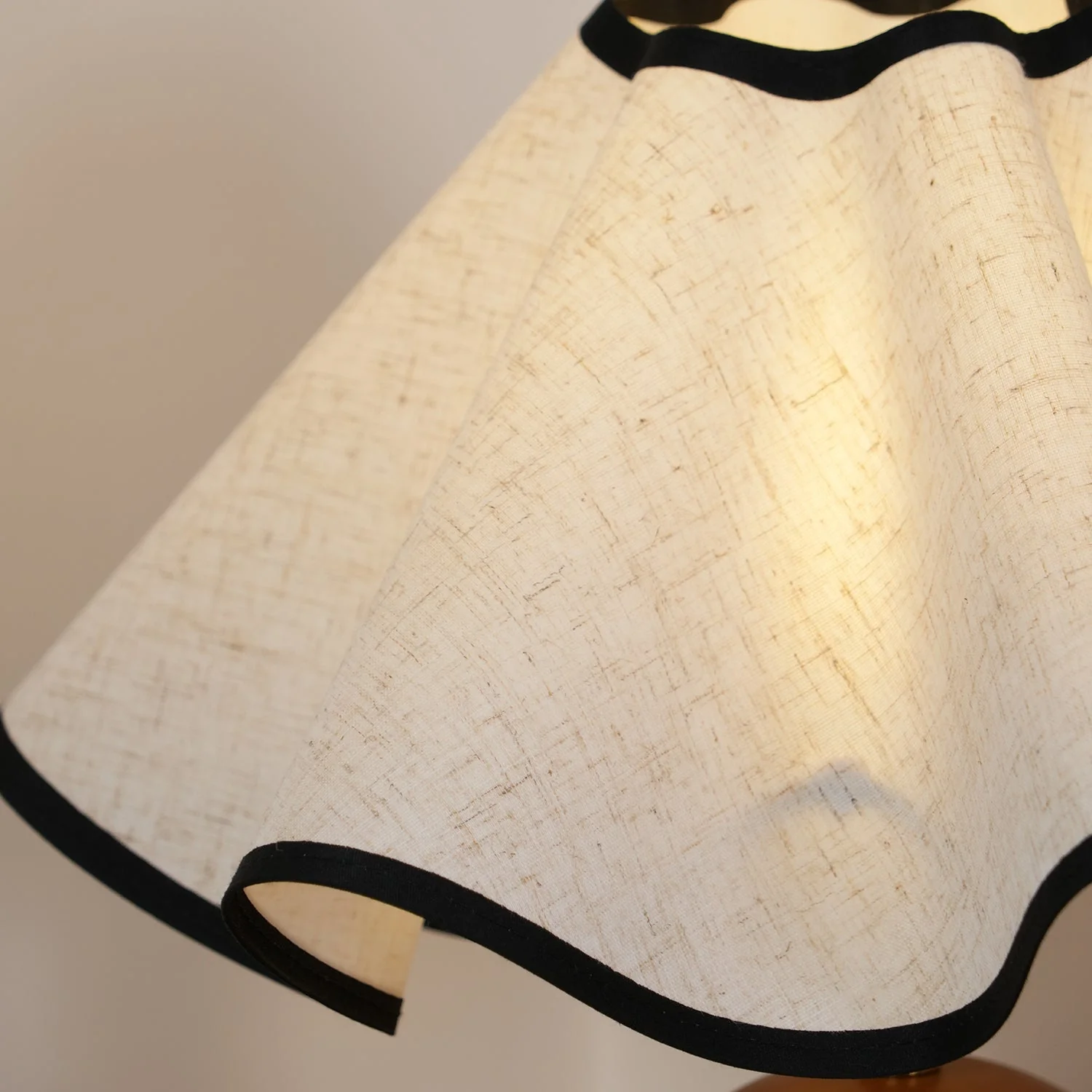 Elegant Wave Shade Table Lamp - Image 32