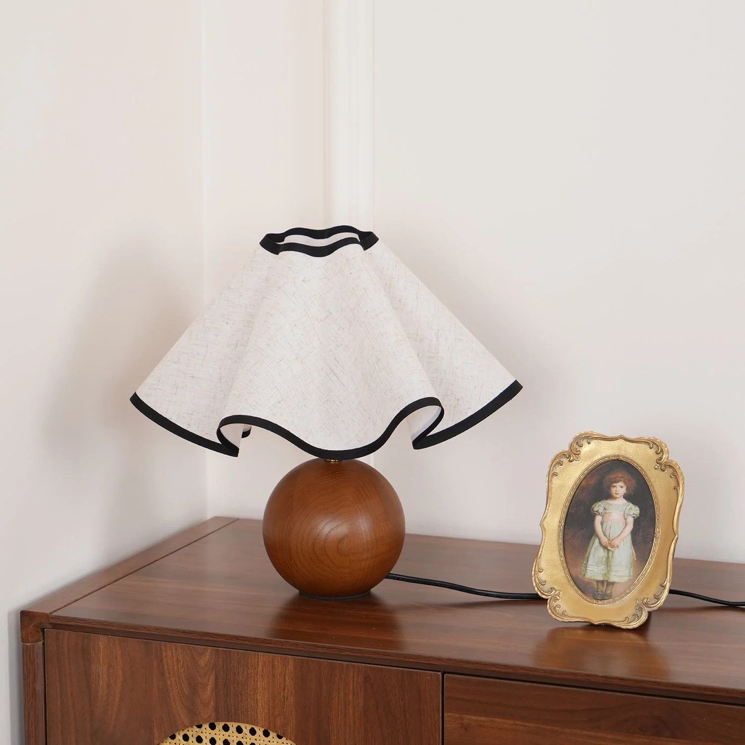 Elegant Wave Shade Table Lamp - Image 6