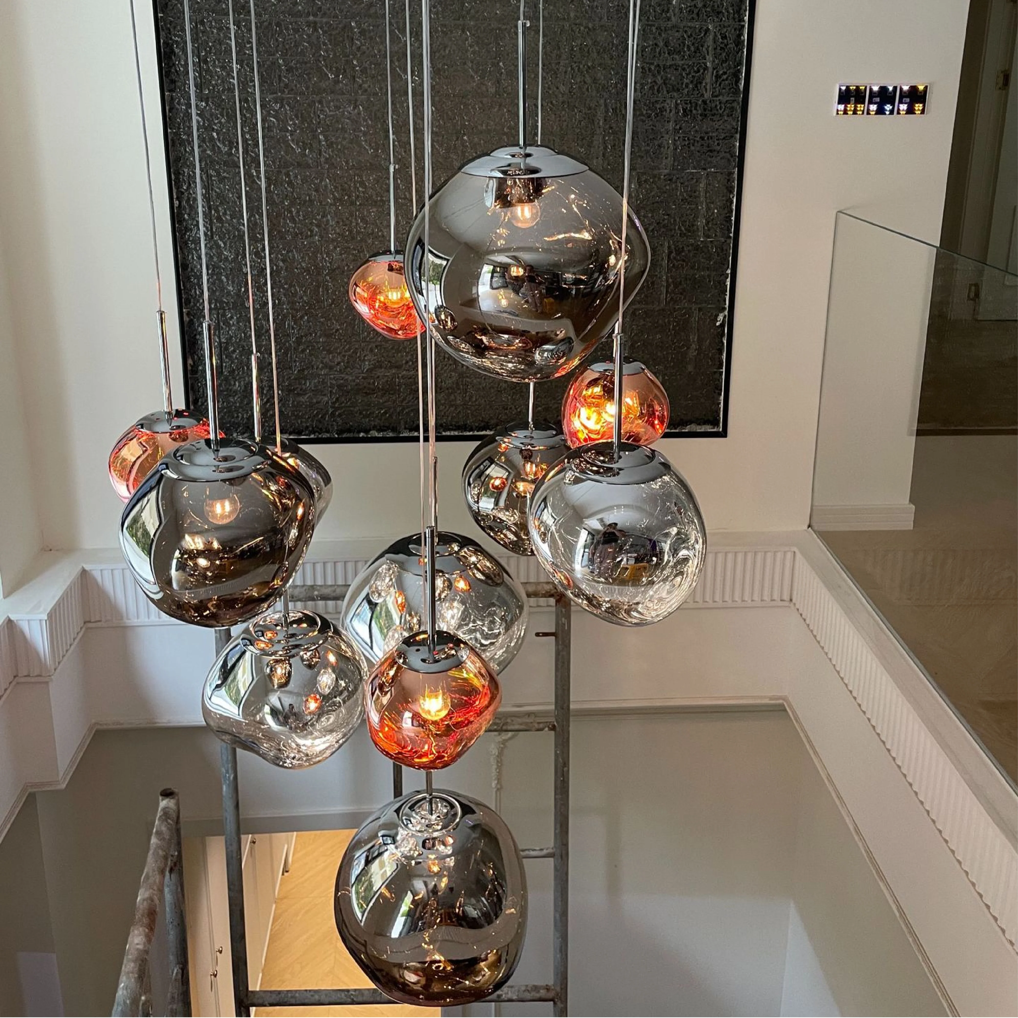 Hanging lamp with molten-style glass globe - Image 4