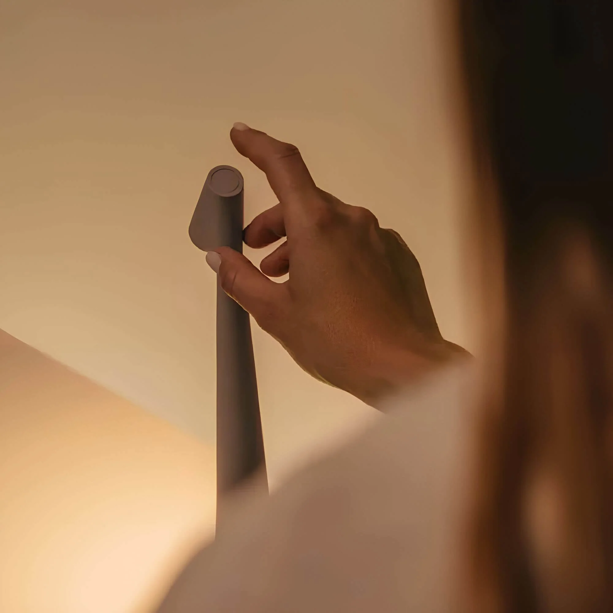 LED floor lamp with tall conical body - Image 3