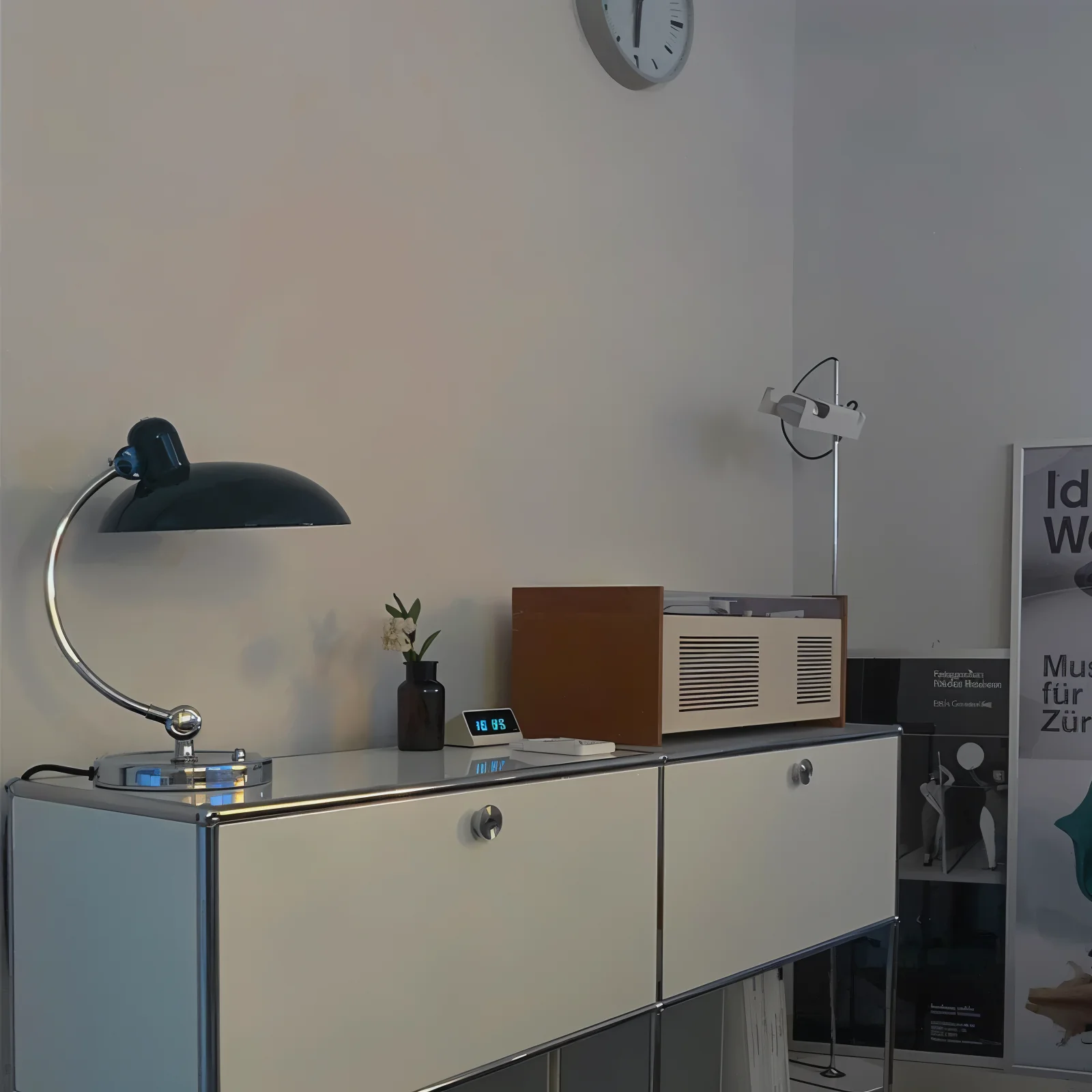 Metal desk lamp with adjustable dome shade - Image 6