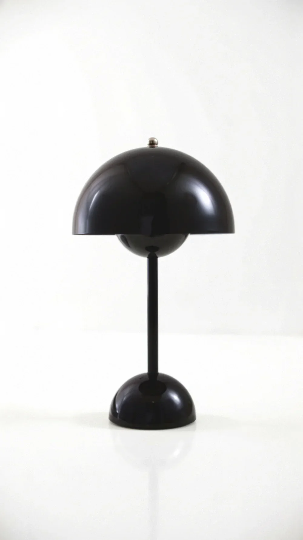 Minimalist Wireless Table Lamp - Image 15