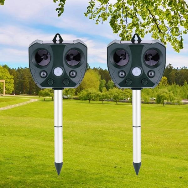 Outdoor Ultrasonic Pest Repeller with Motion Sensor - Image 4