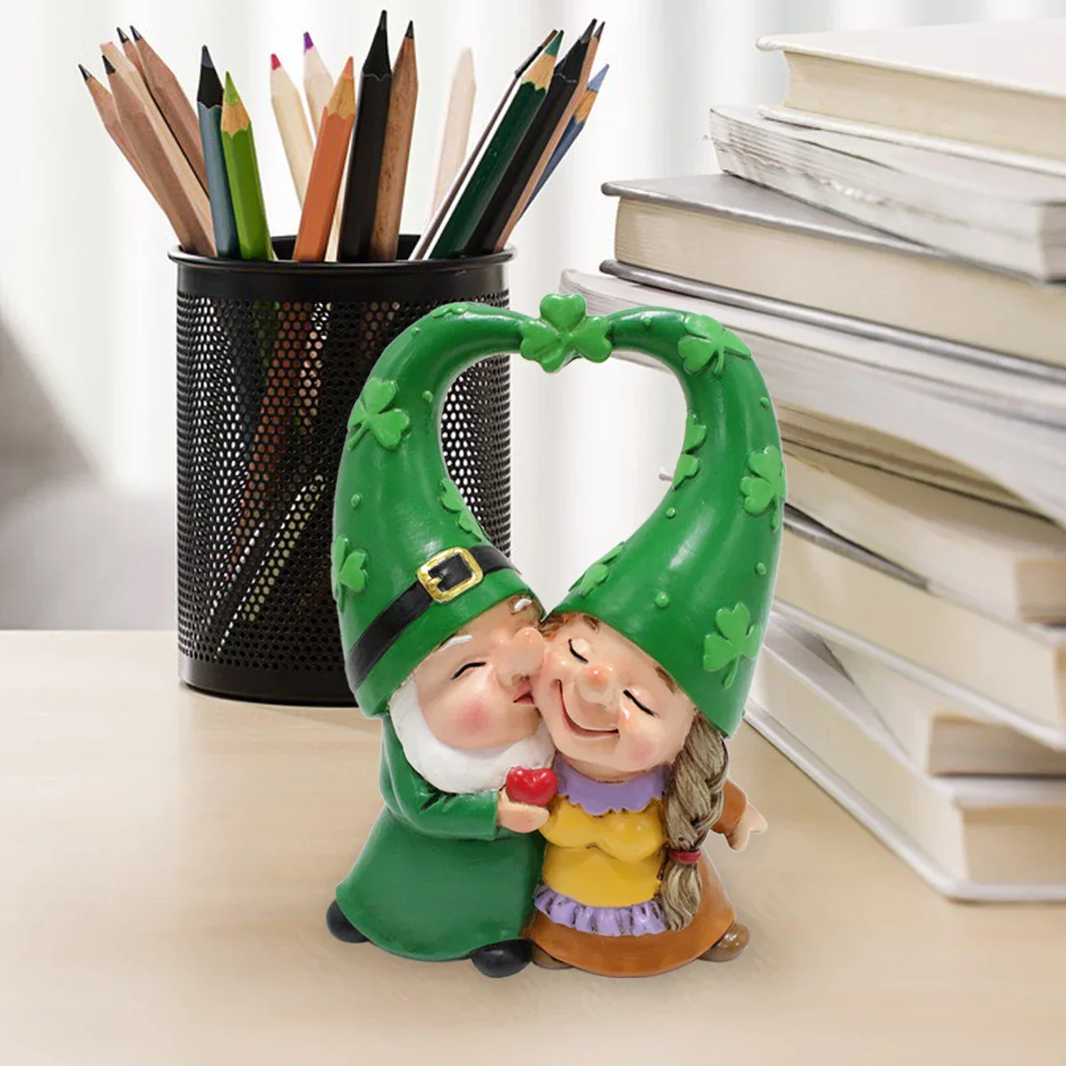 Resin Garden Gnome Couple Figurine with Heart and Clover Hats - Image 5