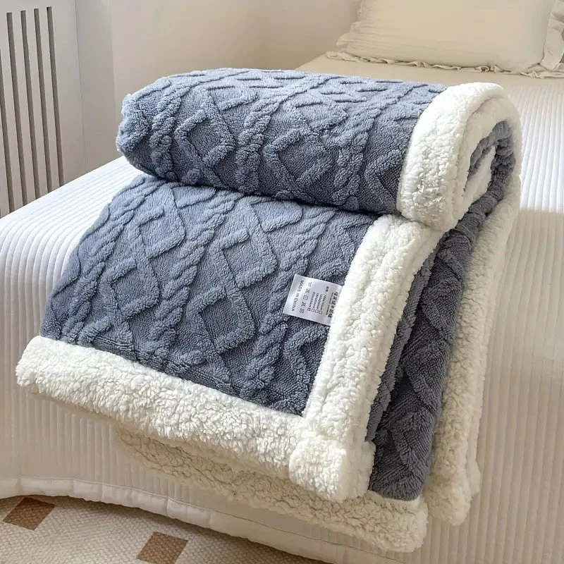 Reversible textured blanket with geometric pattern - Image 4
