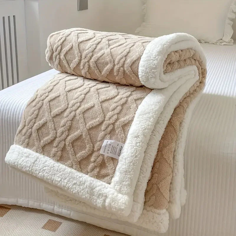 Reversible textured blanket with geometric pattern - Image 6