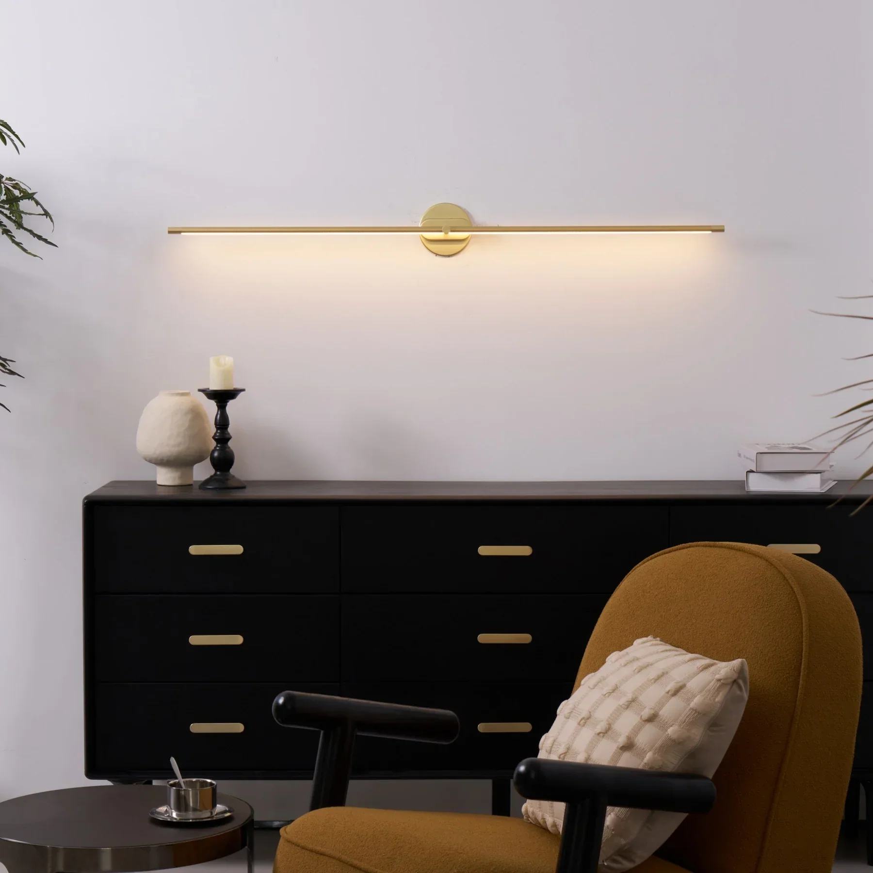 Sleek Metal Bathroom Bar Wall Light - Image 4