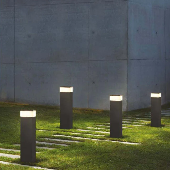 Solar Garden Bollard Light With Rectangular Black Post Design