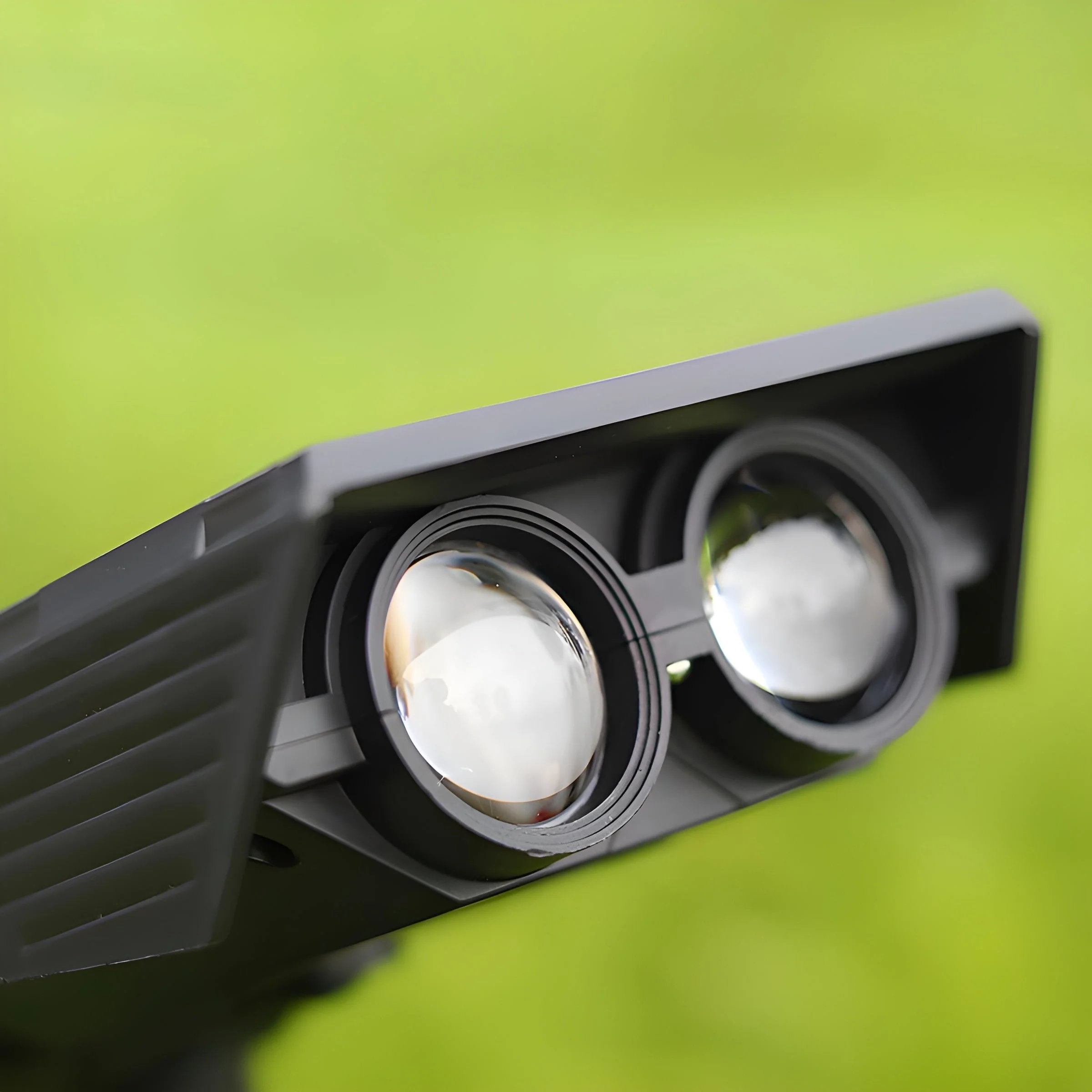 Solar Outdoor Spot Light Adjustable Head Garden Light - Image 4