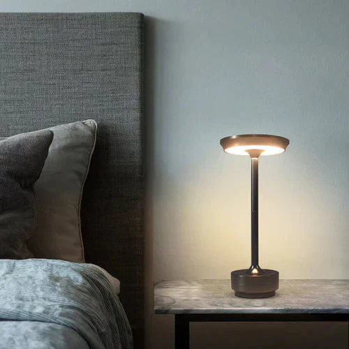 Wireless table lamp with circular metal shade - Image 10